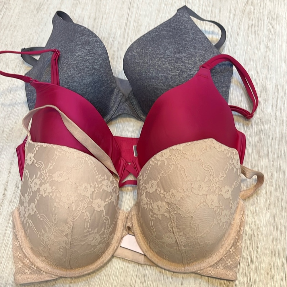Victoria Secret Lot 3 Bra's 32DD(E)